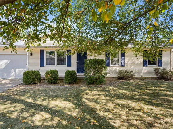 2116 Robin Rd, Mahomet, IL 61853