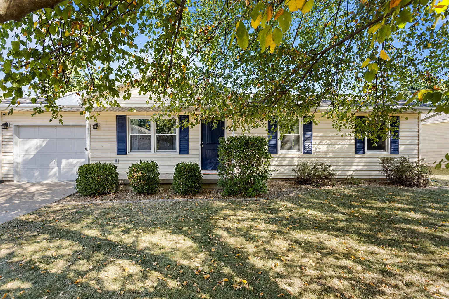 2116 Robin Rd photo 1