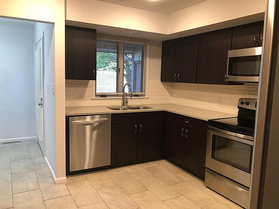 2nd image of 2681 Glen Arbor Ter