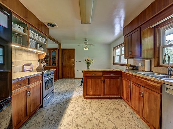 4th image of 3833 Skyland Dr