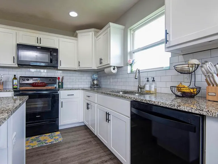 458 Ethan Ave — Photo 14
