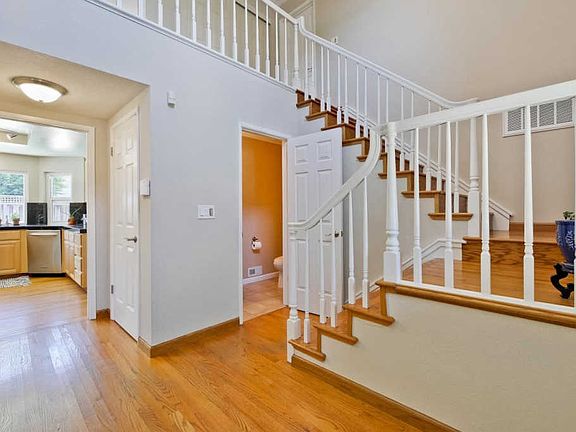 4th image of 15855 La Porte Ct