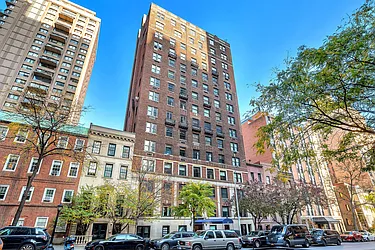215 East 72nd Street in Lenox Hill