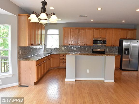 Kitchen has 17 upper cabinets and lots of storage