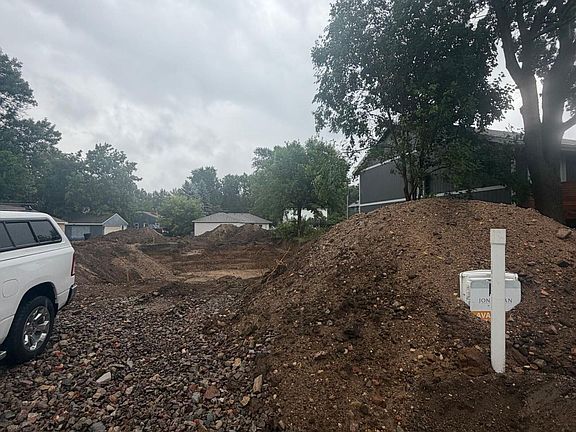 4th image of 35 19th Ave N