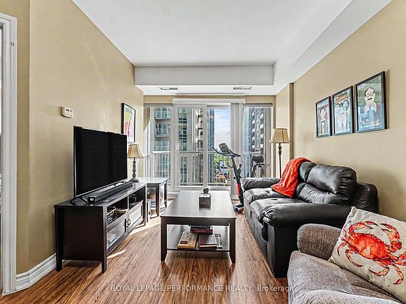 4th image of 234 Rideau St #2205