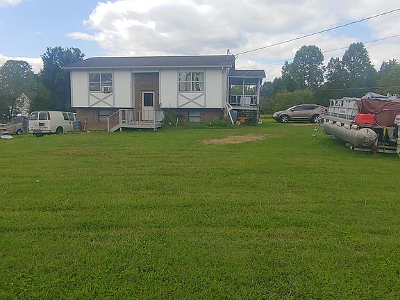 3rd image of 406 Petit Ln
