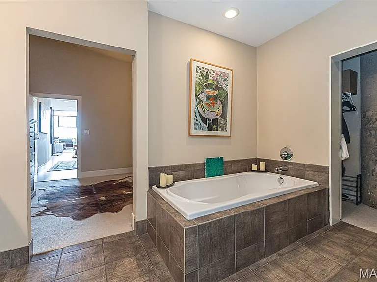 4100 Forest Park Ave #501 — Photo 22
