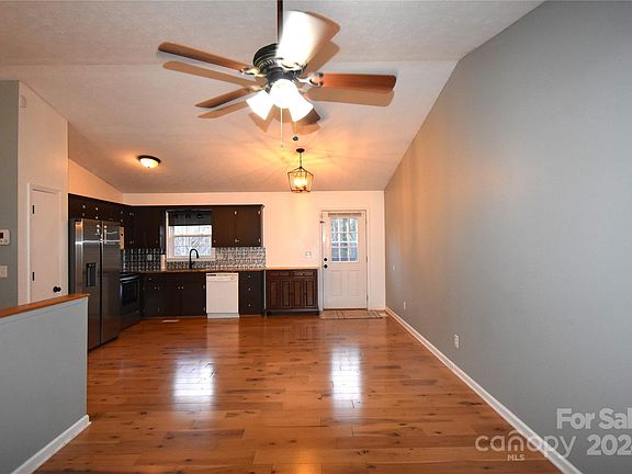 4th image of 739 Hibriten Dr SE