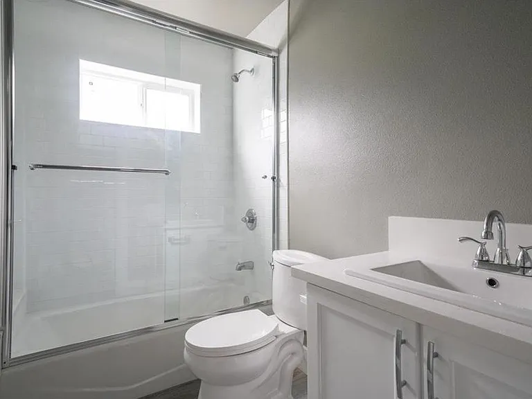 2408 S Redondo Blvd #2408 — Photo 5