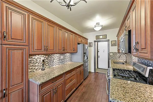 Sold by Exclusive Properties Sotheby's International Realty | media 34