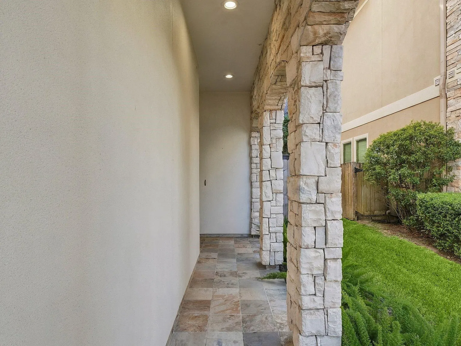 4 bed, 3.5 bath, 2481 sqft, $3,000 — Photo 4