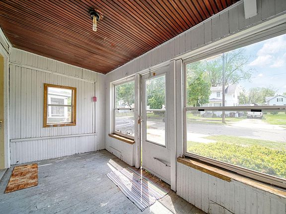 2nd image of 553 Seymour Ave