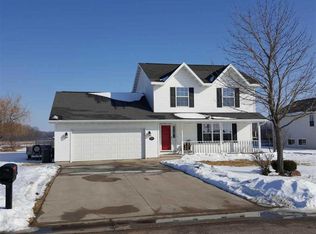 N8972 Lilac Rd, MENASHA, WI 54952