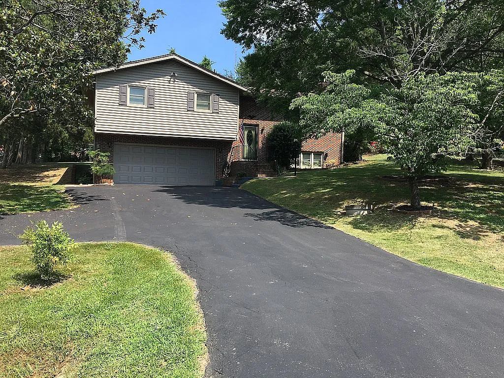 329 Dana Dr photo 1