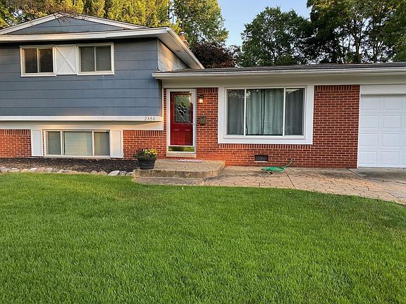 Front Sidewalk of 2858 Verle Ave.