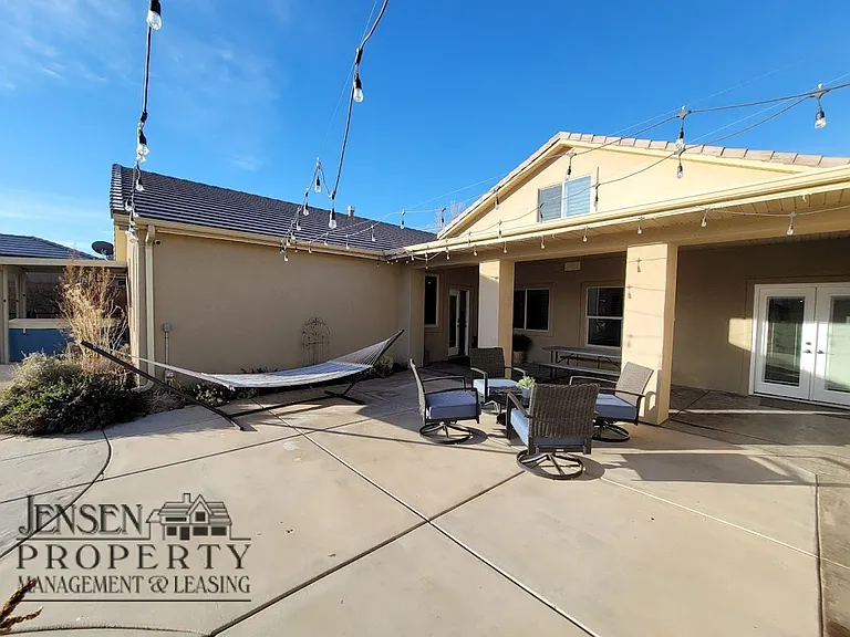 255 S 1150 W — Photo 35