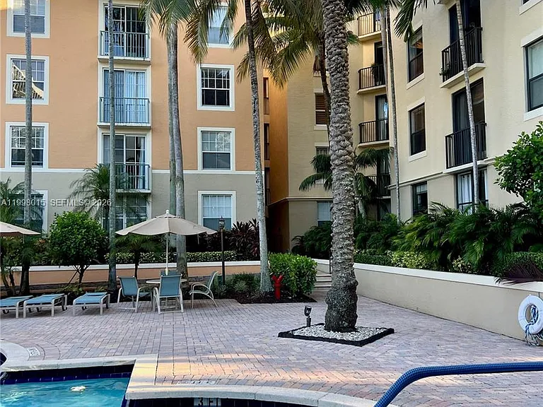 651 Okeechobee Blvd #811 — Photo 33