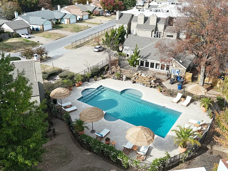 6663 S Victor Ave — Photo 8
