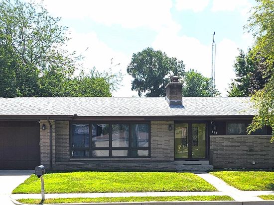 814 W 10th St, La Porte, IN 46350