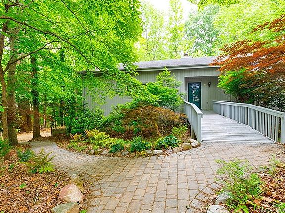 3rd image of 21 Walnut Hills Cir