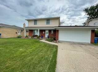 8466 Harder Dr, Warren, MI 48093