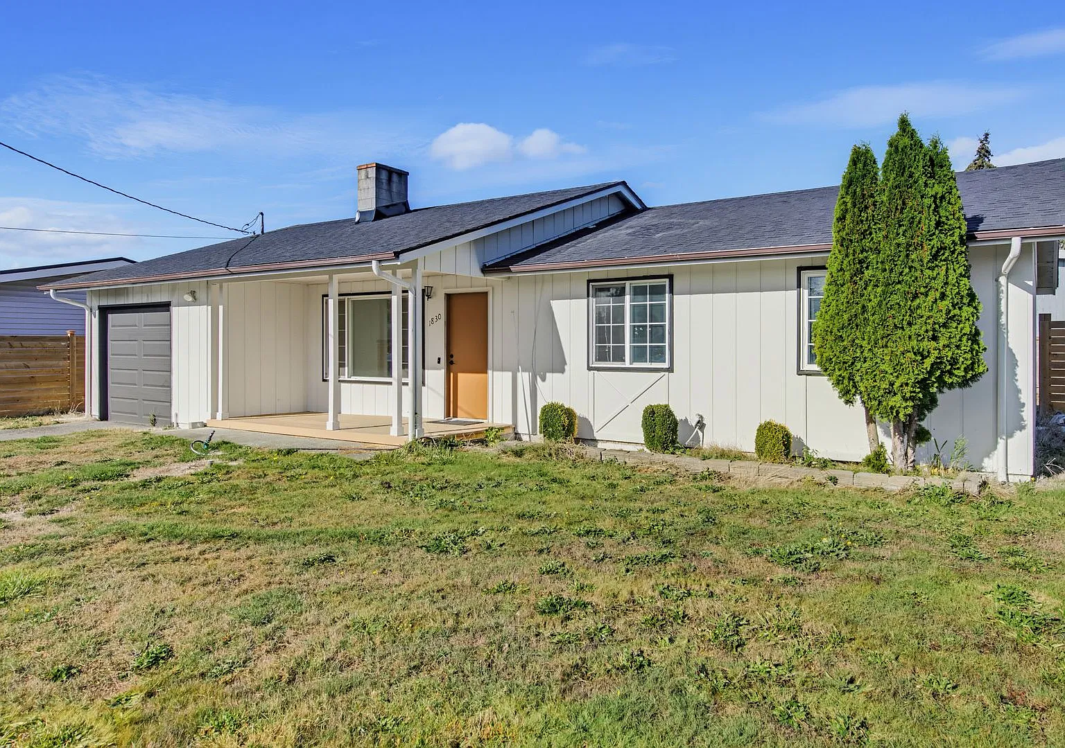 Refreshed 3 bedroom 1 bath home in Des Moines — Photo 1