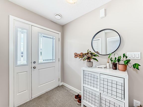 5th image of 3352 15a Ave NW