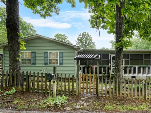 217 Jackson Dr, Harriman, TN 37748