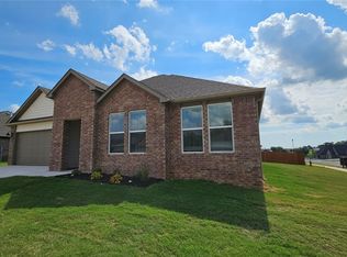 1906 Hahn St, Pea Ridge, AR 72751