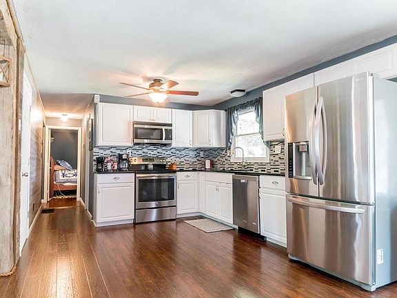 2nd image of 826 W Court St