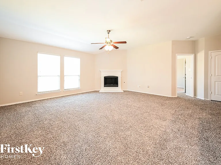 202 Patriot Pkwy — Photo 3
