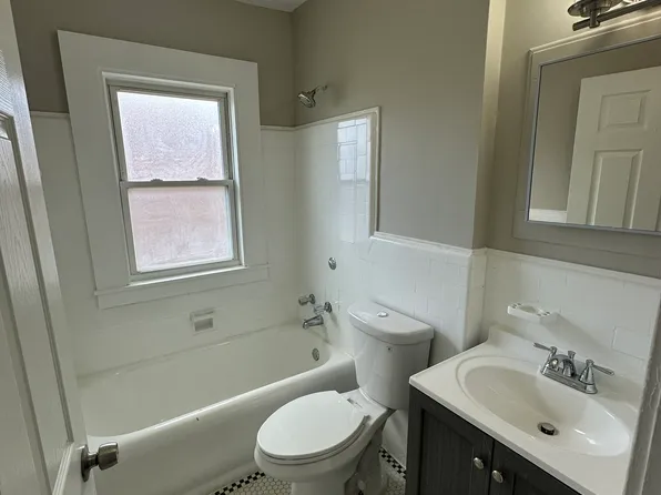 327 Liberty St APT 3, Pontiac, MI 48341