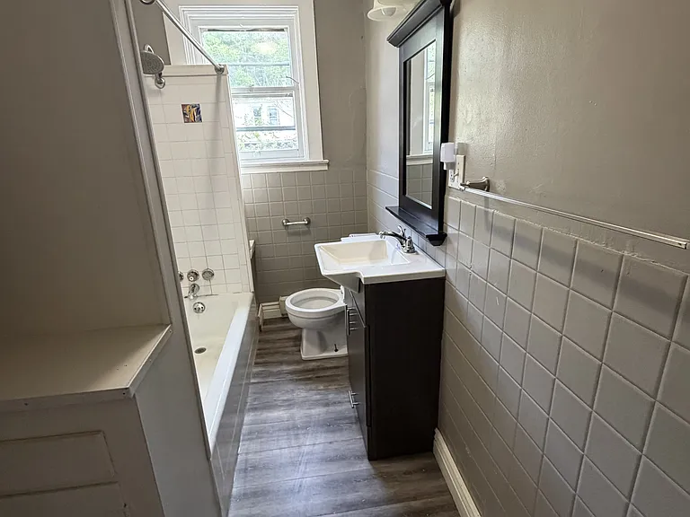 210 S McKean St #B — Photo 7