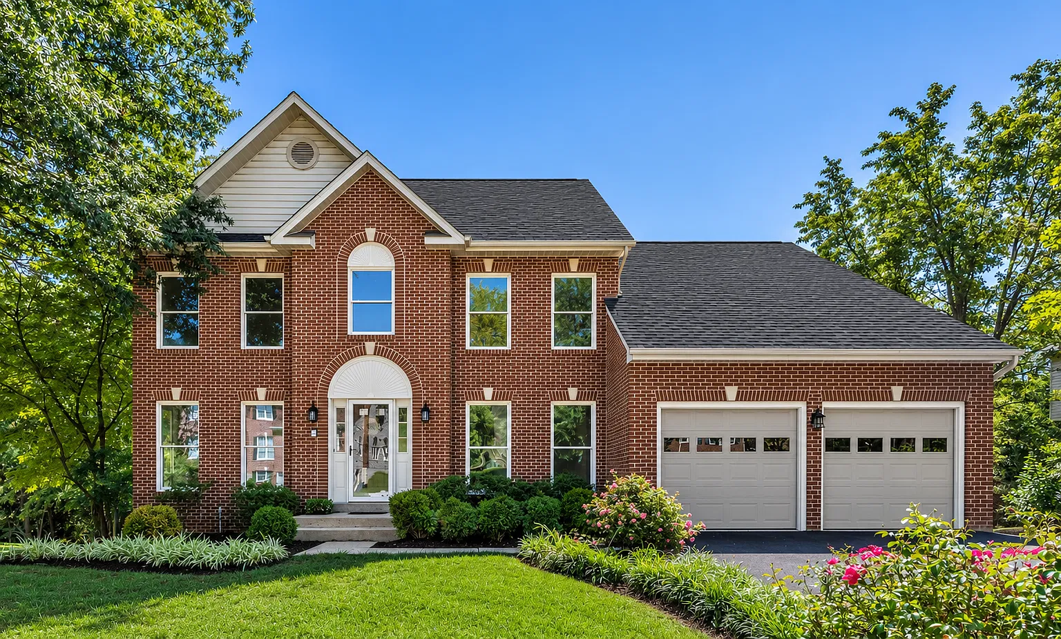 5 bed, 3.5 bath, 3750 sqft, $4,000 — Photo 2