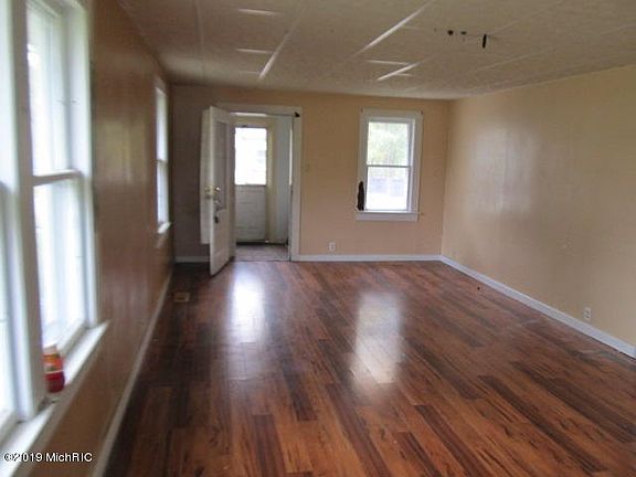 2nd image of 213 S Lincoln St