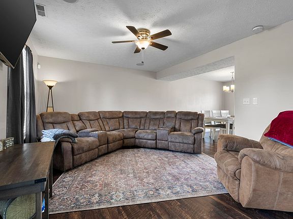 4th image of 940 Voyager Way