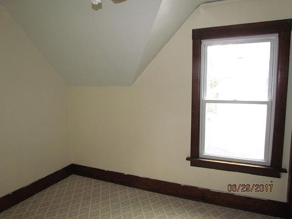5th image of 928 Sumner St