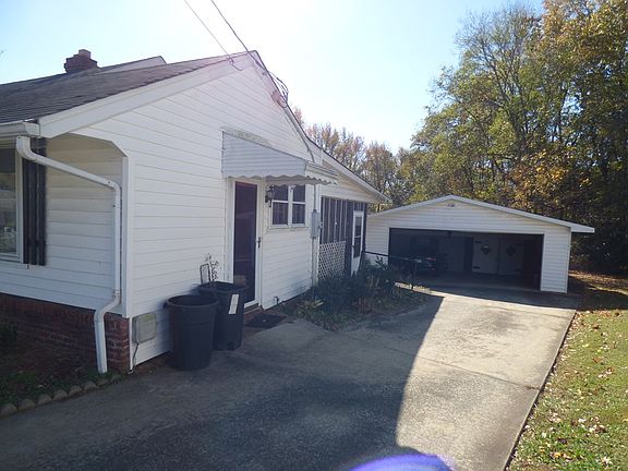 3rd image of 724 Magnolia Dr