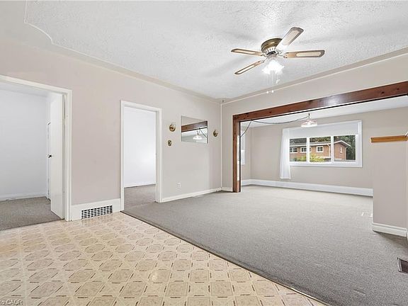 3rd image of 423 Lawrence Ave