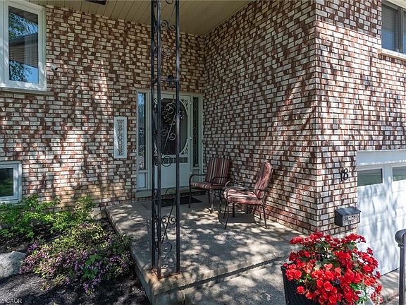 3rd image of 18 Mayberry Pl