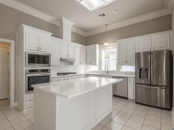 825 Wordsworth Dr, Baton Rouge, LA 70810