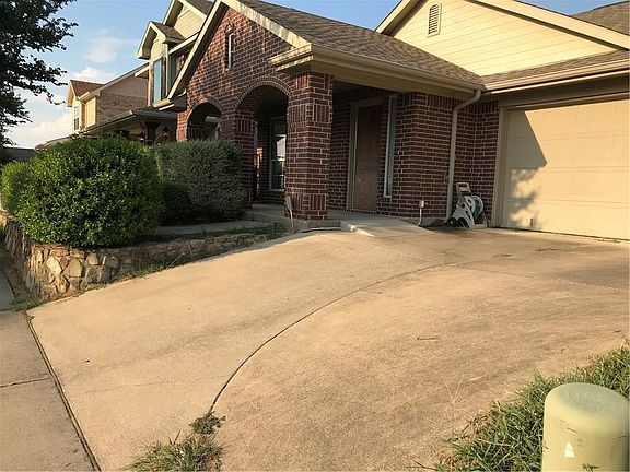 3rd image of 2620 Basswood Dr