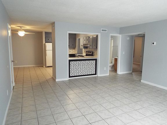 3rd image of 2150 Spoleto Ln APT B7