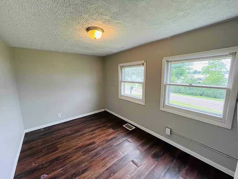 385 Lake Shore Blvd — Photo 2