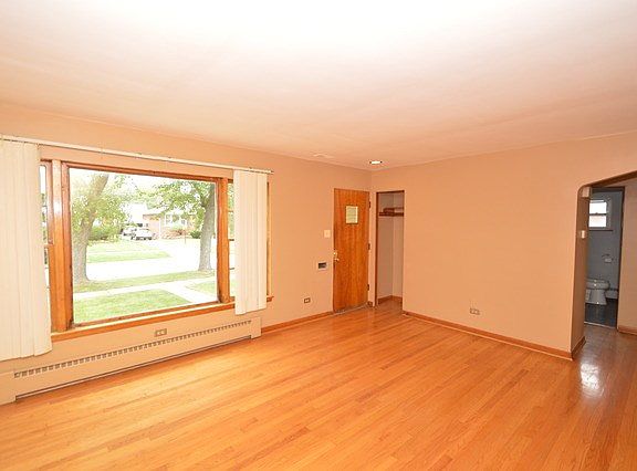 4th image of 1811 Sunnyside Ave
