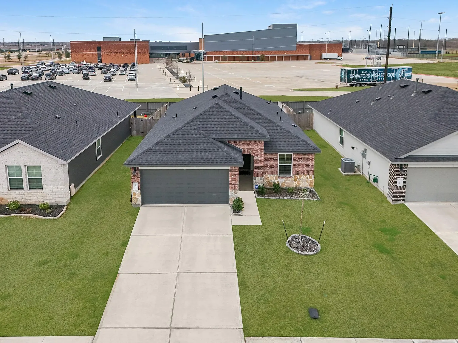 3 bed, 2.0 bath, 1448 sqft, $2,300 — Photo 2