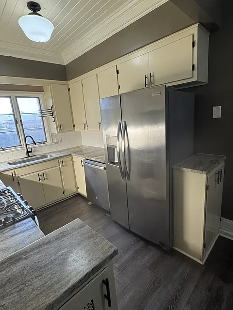 2 bed, 900 sqft, $1,550 — Photo 2