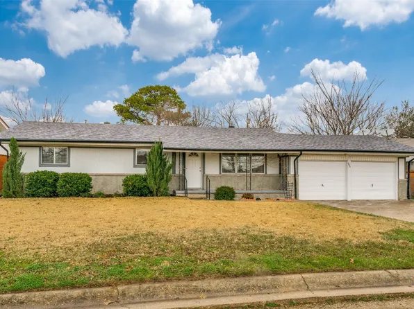 1410 Nugent St, Bowie, TX 76230