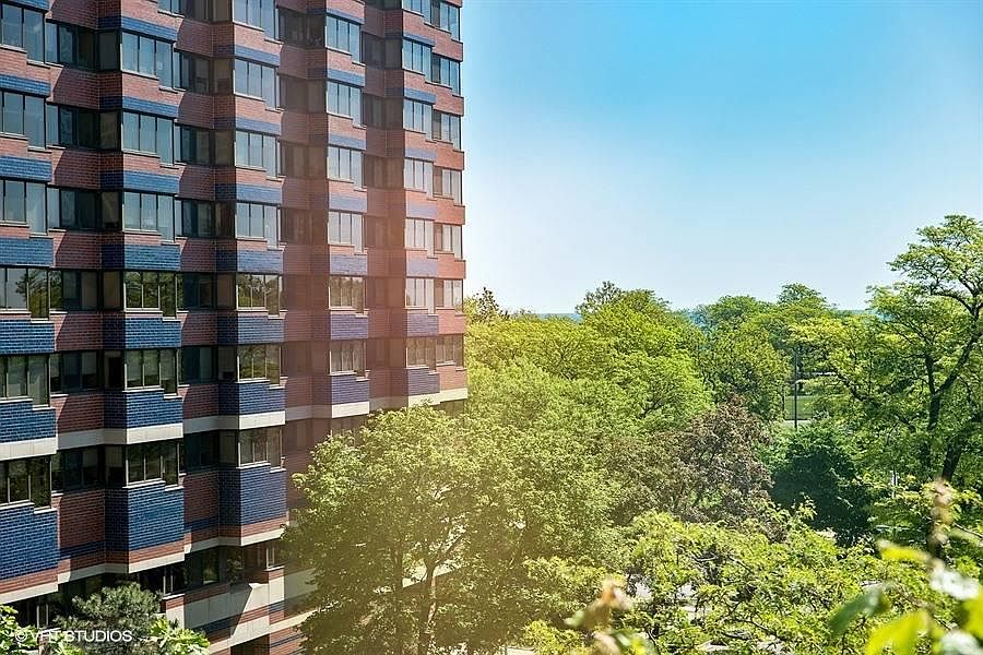 Park and Lake views from many units.